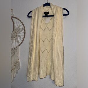 Sweater vest in cream size small